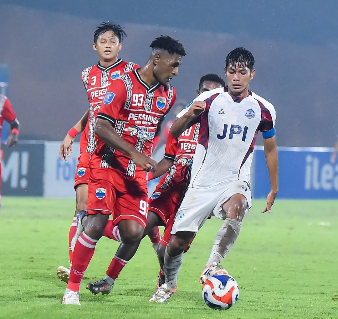 Persika Karanganyar hanya mampu bermain imbang 1-1 saat melawan Persinab Sang Maestro.