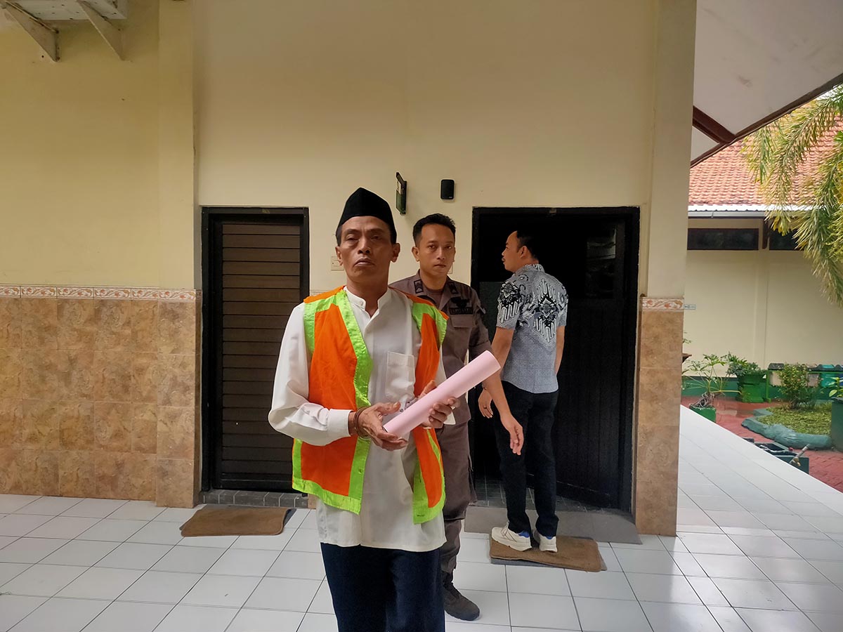 ADA PEMBERATAN HUKUMAN: Ponijan didakwa menganiaya ibu kandungnya karena ingin mendapatkan warisan. (IST/RDR.LMG)