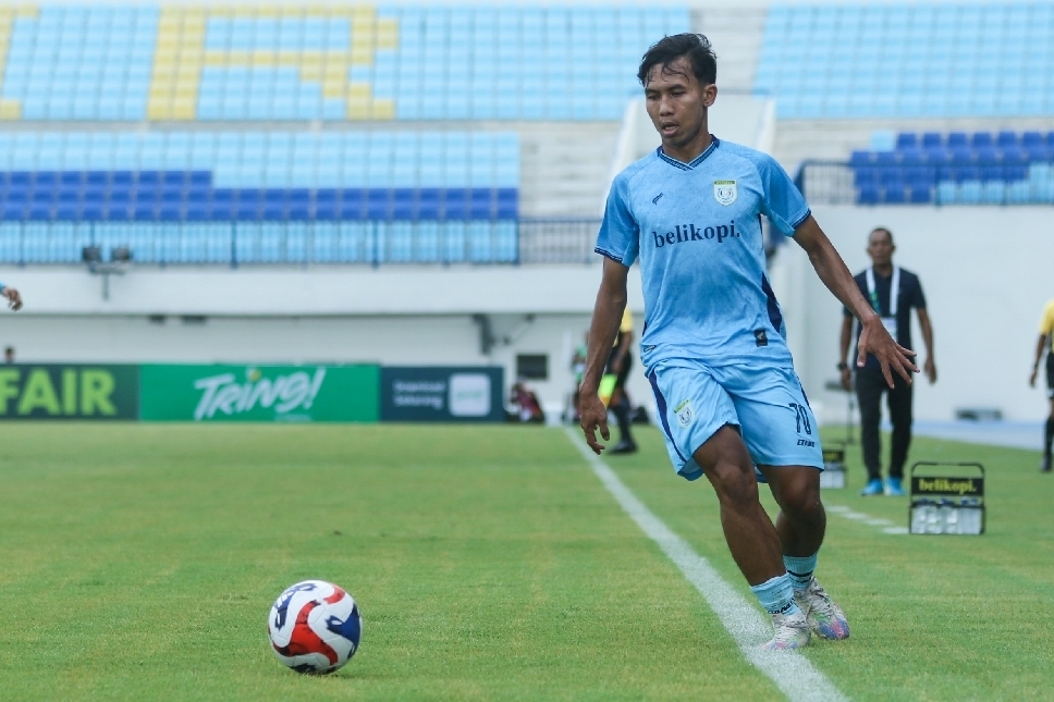 PEMAIN MUDA: Muhammad Tedja mengalami nyeri ankle saat membantu Persela menahan imbang tuan rumah PSS Sleman.