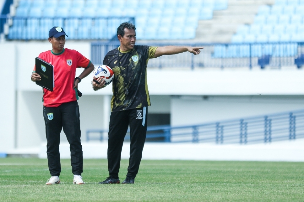 BENAHI KEKURANGAN: Banyaknya peluang yang gagal dikonversikan menjadi gol, menjadi bahan evaluasi Coach Bima Sakti.
