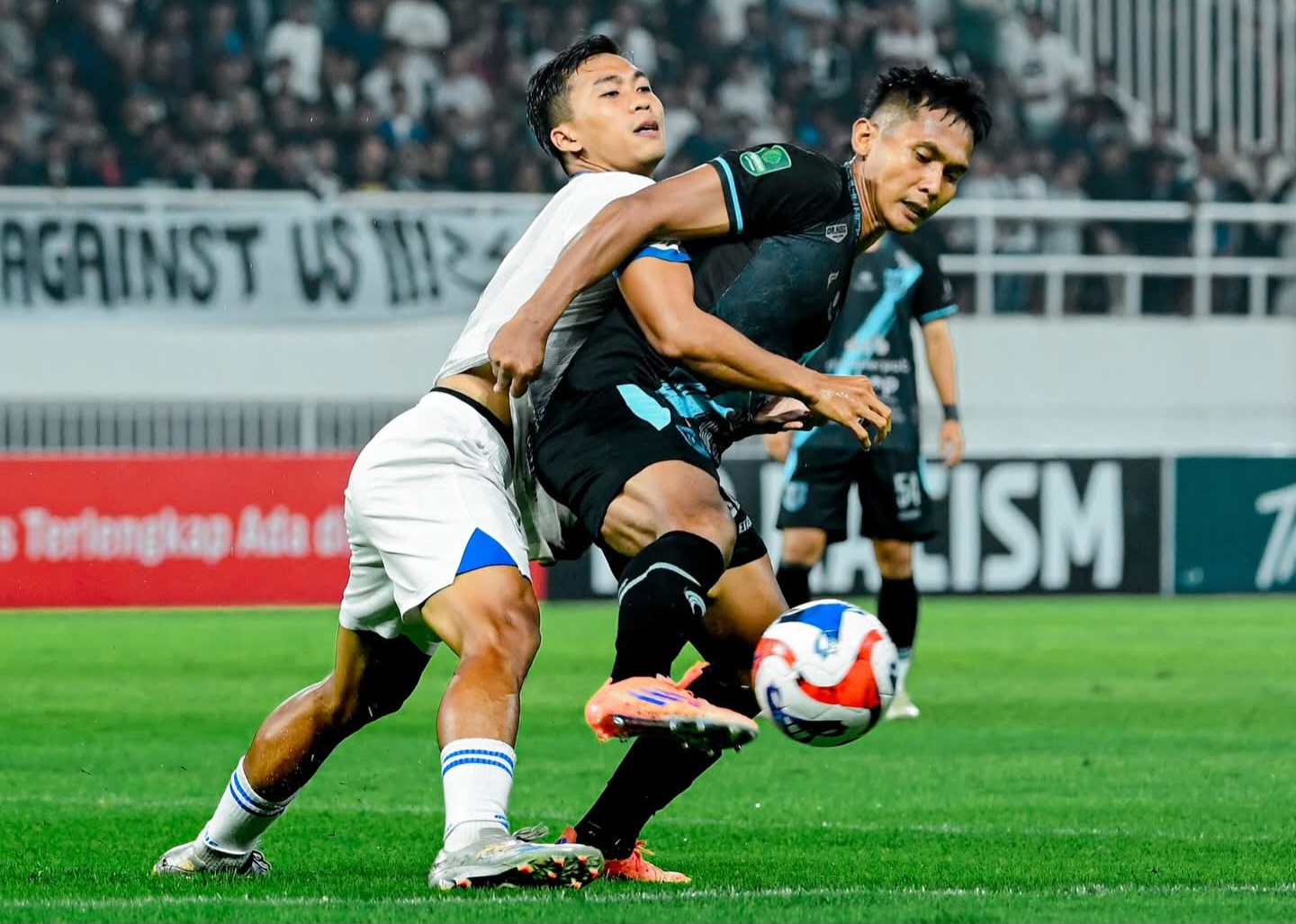 Persela gagal meraih poin di Stadion Jatidiri, meskipun tim PSIS bermain dengan 10 pemain sejak babak pertama.