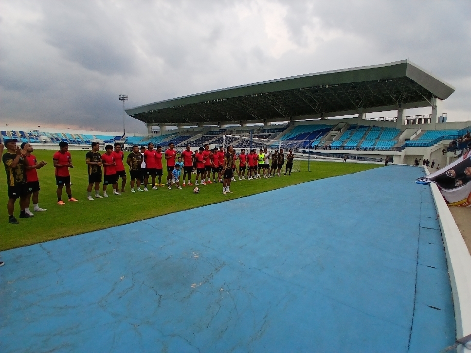 STANDARISASI MENINGKAT: Perawatan Stadion Surajaya yang meningkat, membuat pengelola menaikkan target PAD cukup signifikan tahun ini.