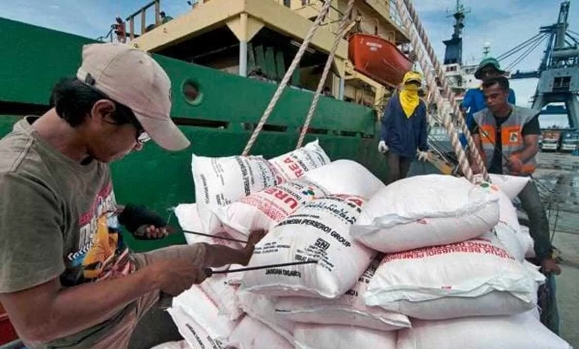 PENYALURAN : Pemerintah Kabupaten Gresik akan menyalurkan 9.825 ton pupuk bersubsidi sektor perikanan. (Fajar/Radar Gresik)