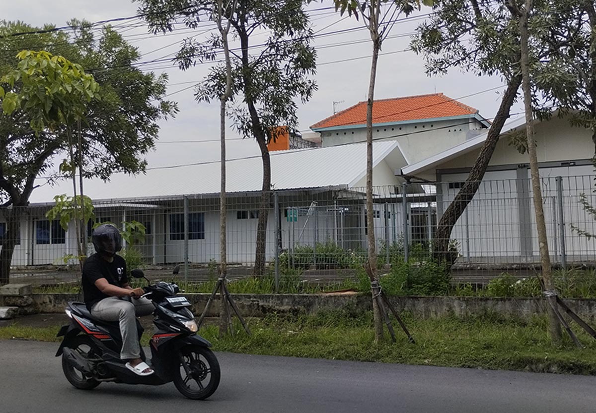 DITUNTASKAN TAHUN INI: RS Darurat di Jalan Kusuma Bangsa bakal dijadikan Puskesmas Lamongan II. (RIKA RATMAWATI/RDR.LMG)