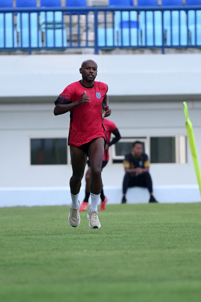 BUTUH ADAPTASI: Luan Sergio Nascimento Dias de Almeida belum menunjukkan performa terbaik bersama Persela Lamongan di Liga 2 Championship.