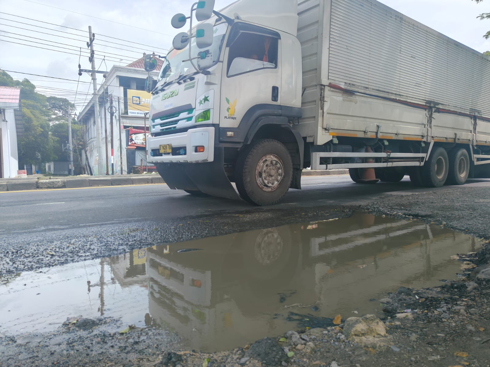 BBPJN mulai intensif mengecek dan memperbaiki beberapa titik di jalan nasional yang mengalami kerusakan.&nbsp;