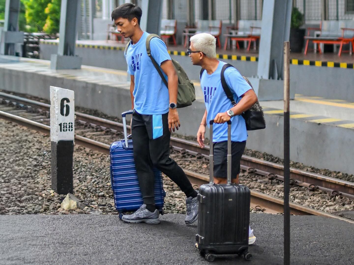 Punggawa Persela berangkat menuju Semarang dari Stasiun Lamongan, Jumat (13/2) pagi.