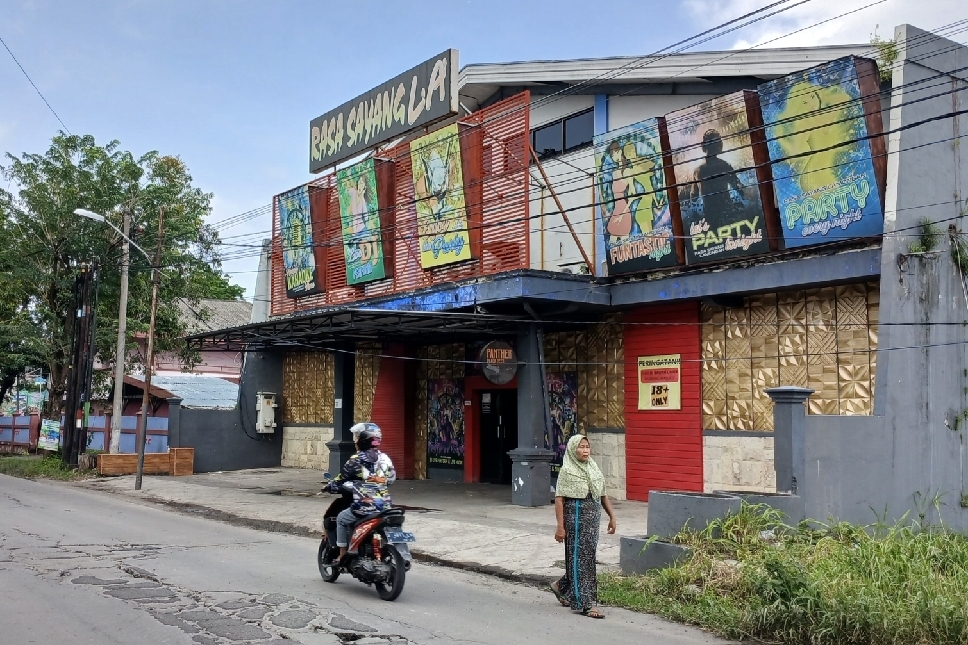 JAGA KONDUSIVITAS: Satpol PP menegaskan rumah musik dilarang beroperasi mulai hari ini hingga bulan depan.