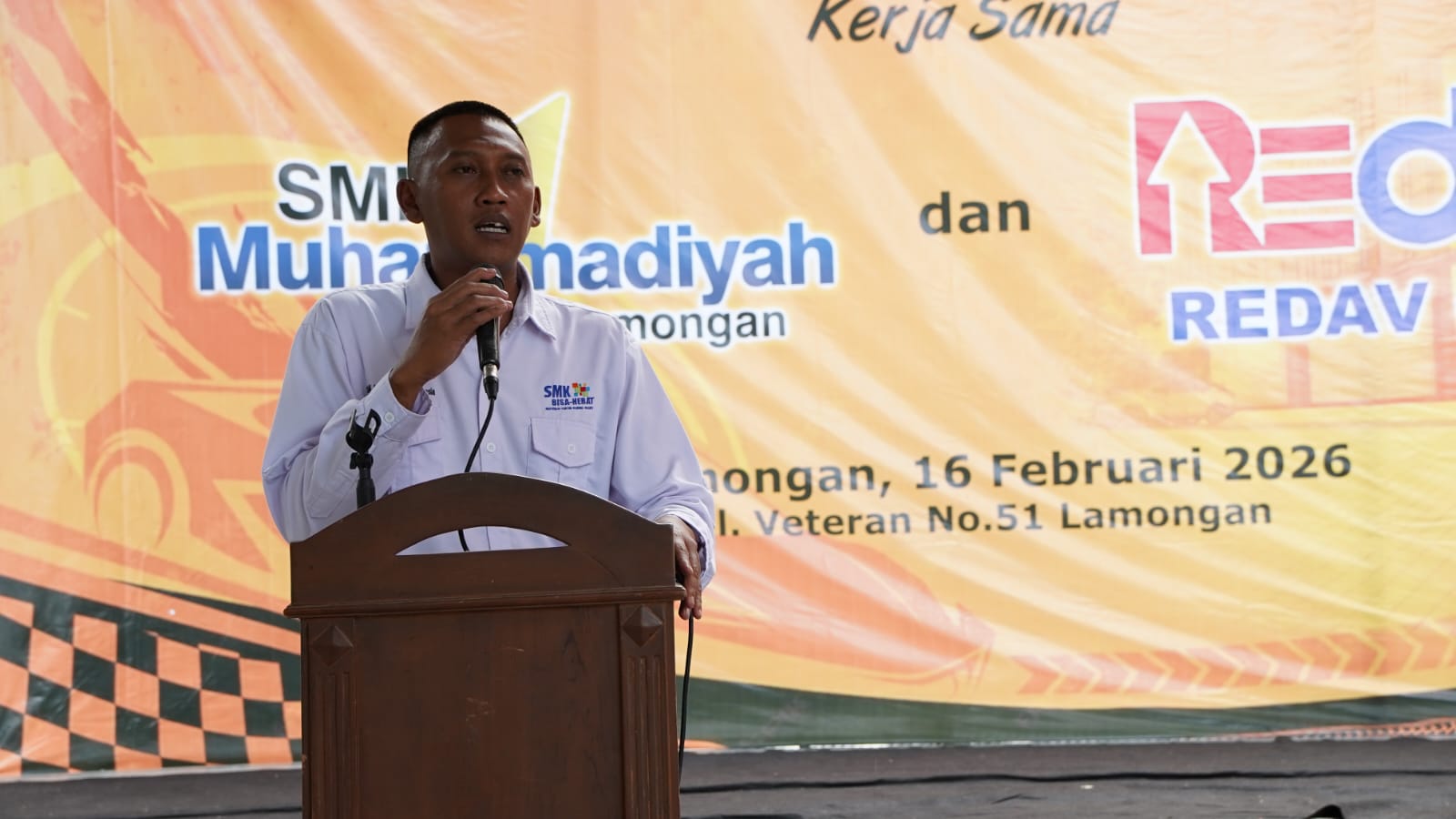Kepala SMK Muhammadiyah 1 Lamongan, Afnan Nurdin, SE.M.M saat memberi sambutan.