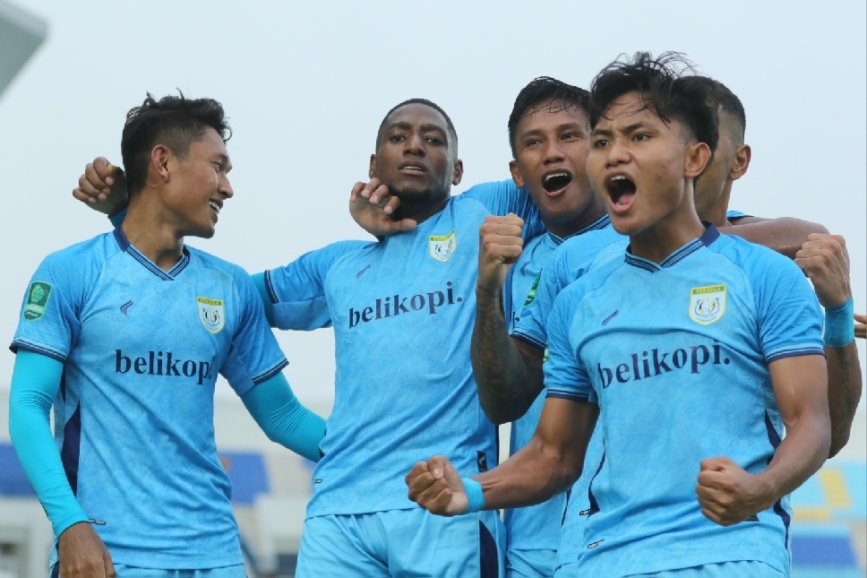 Pertemuan pertama kedua tim musim ini di Stadion Surajaya dimenangkan oleh Persela Lamongan dengan skor akhir 2-1.