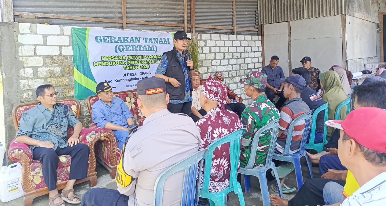 Bupati Yes saat memberikan sosialisasi kepada petani di Desa Lopang, Kecamatan Kembangbahu.