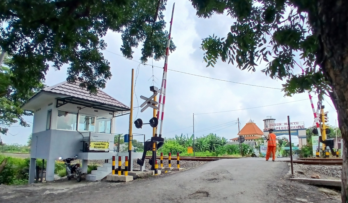 Lintas sektoral menyepakati 29 perlintasan KA bakal dijaga 24 jam, sedangkan 21 perlintasan KA ditutup sementara pada malam hari.