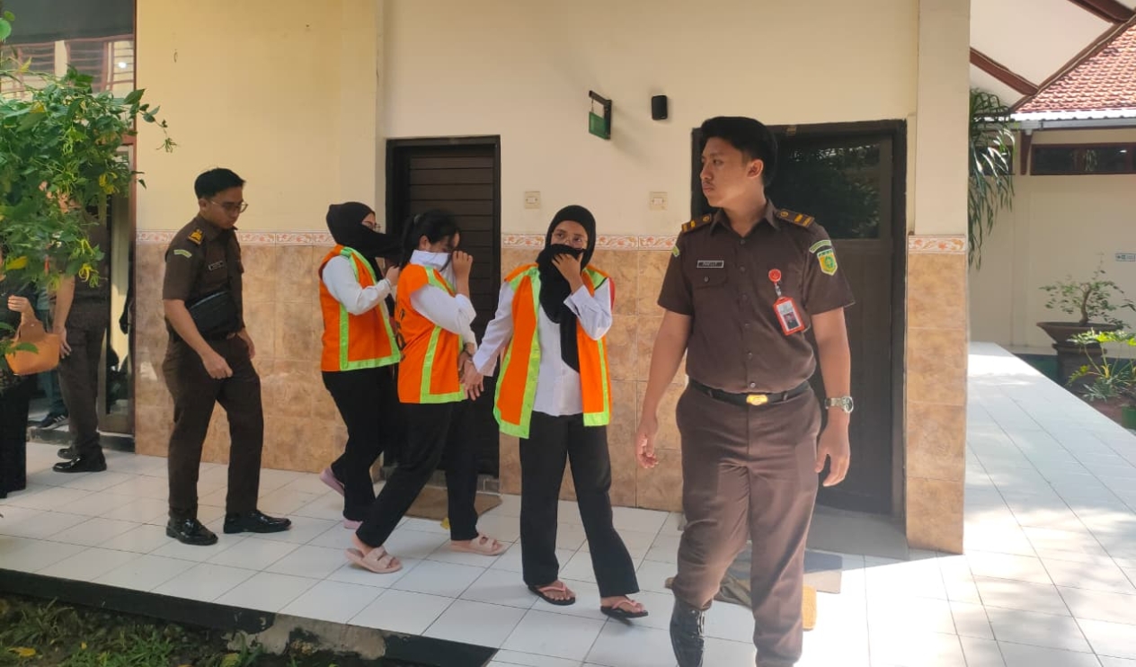 Komplotan residivis investasi yang berasal dari luar daerah jalani sidang. 