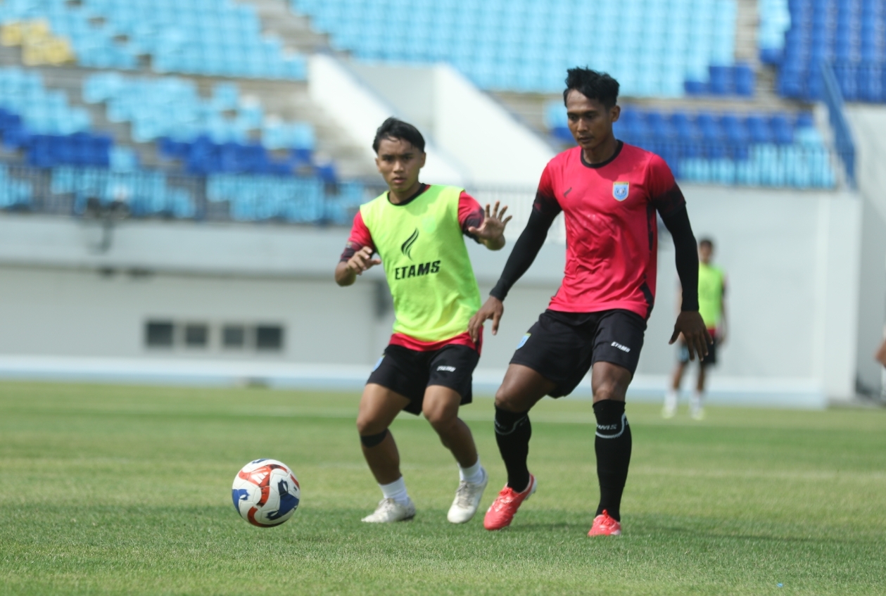 Penggawa Persela harus melupakan dua kekalahan beruntun dan memperbaiki dalam laga selanjutnya.
