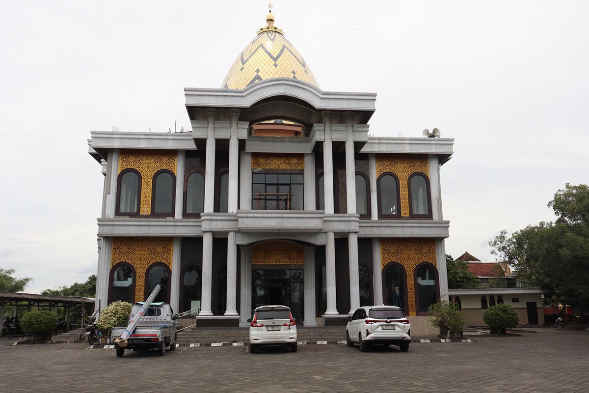 ADA DUA VERSI TARAWIH: Masjid Miftahul Falah di Dusun Ketapas, Desa Sendangrejo, Kecamatan Ngimbang. Di masjid ini ada dua versi terawih. (ASIP ALAFI/RDR.LMG)