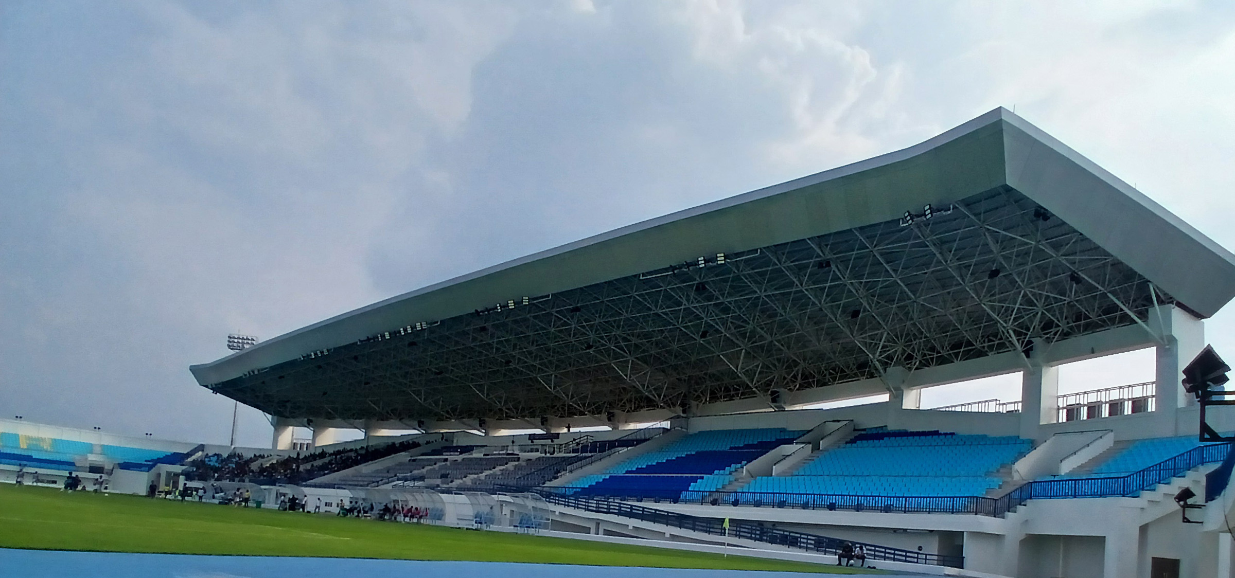 TAK AKAN SUNYI LAGI: Stadion Surajaya Lamongan nanti malam bisa dipenuhi suporter karena laga Persela versus Persekat bukan laga resmi di Liga 2 Championship musim ini. 