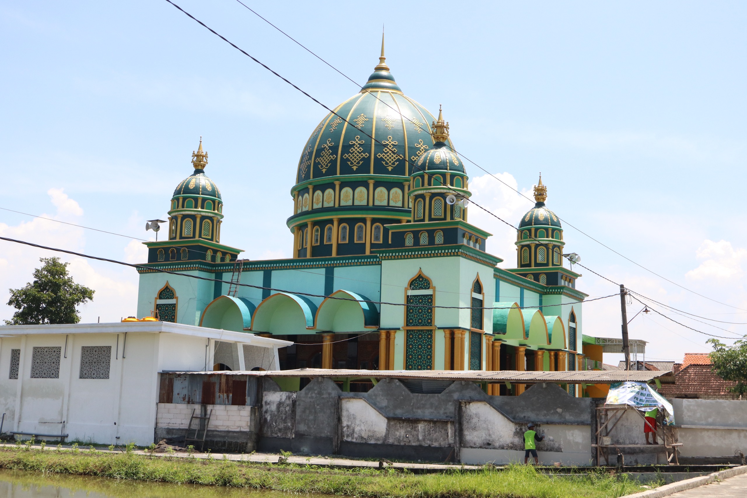 DIBANGUN 1970-AN : Masjid Riyadhul Jannah Desa Meluwur, Kecamatan Glagah. Di Masjid ini, ada tradisi kolak ketan di Ramadan. 