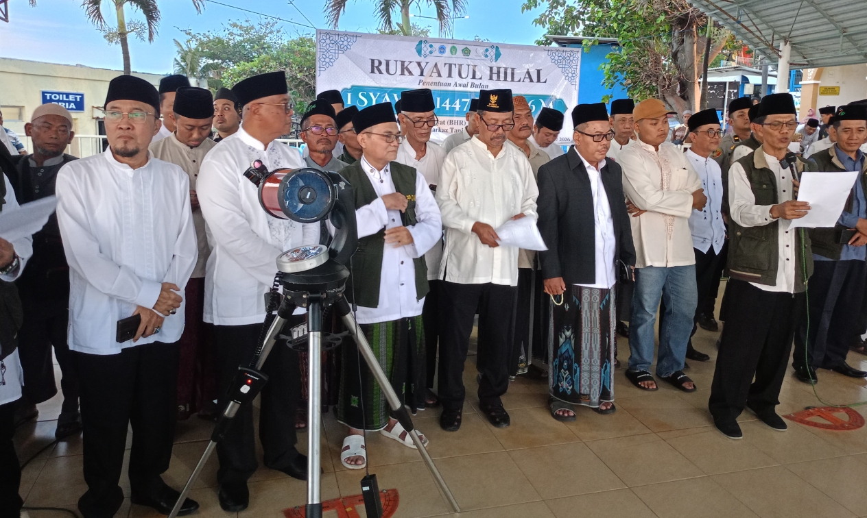 Tim perukyat menyatakan tidak melihat hilal di Tanjung Kodok Lamongan. 