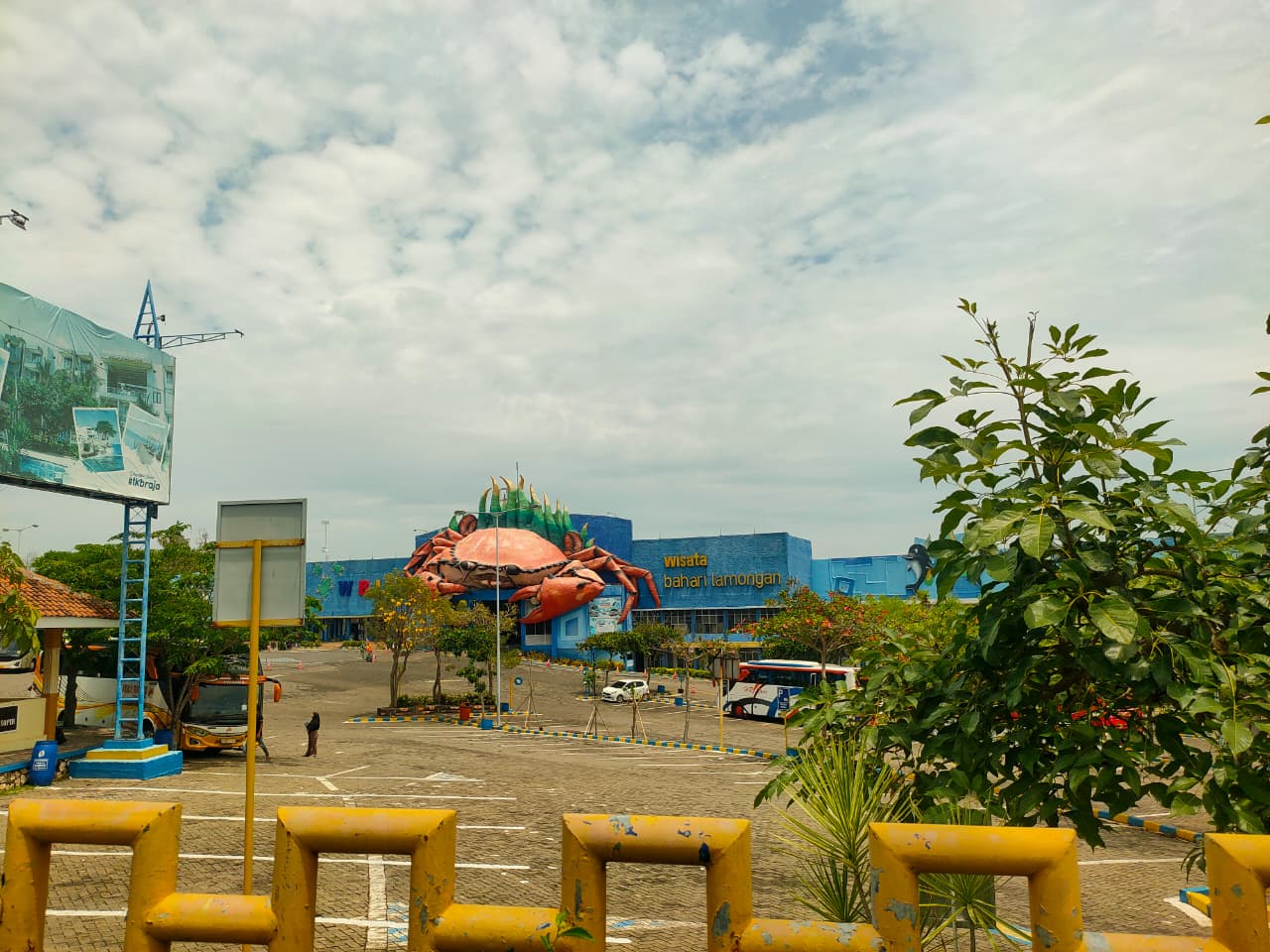WISATA FAVORIT: Wisata Bahari Lamongan masih menjadi salah satu andalan pariwisata di Kota Soto ini.   