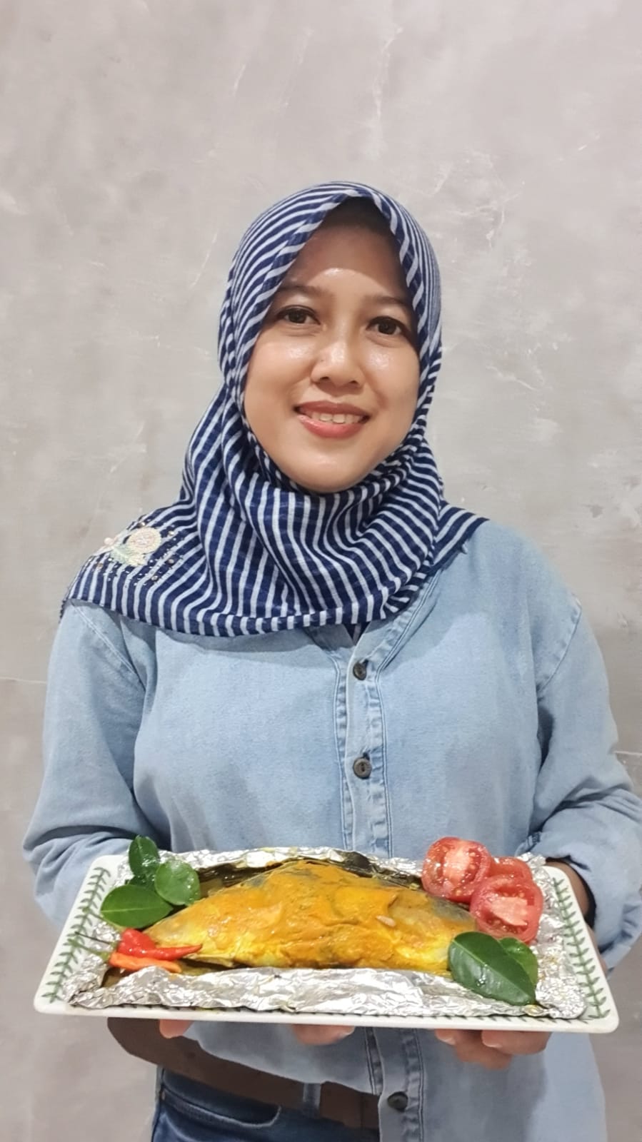 TANPA DURI: Pepes bandeng buatan Dyah Maya Sari menjadi salah satu obat kangen bagi warga Indonesia di Arab Saudi.