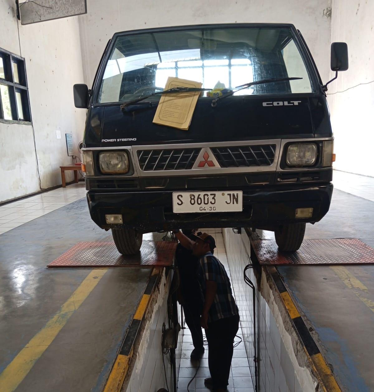 Jumlah kendaraan yang melakukan uji KIR mengalami penurunan.