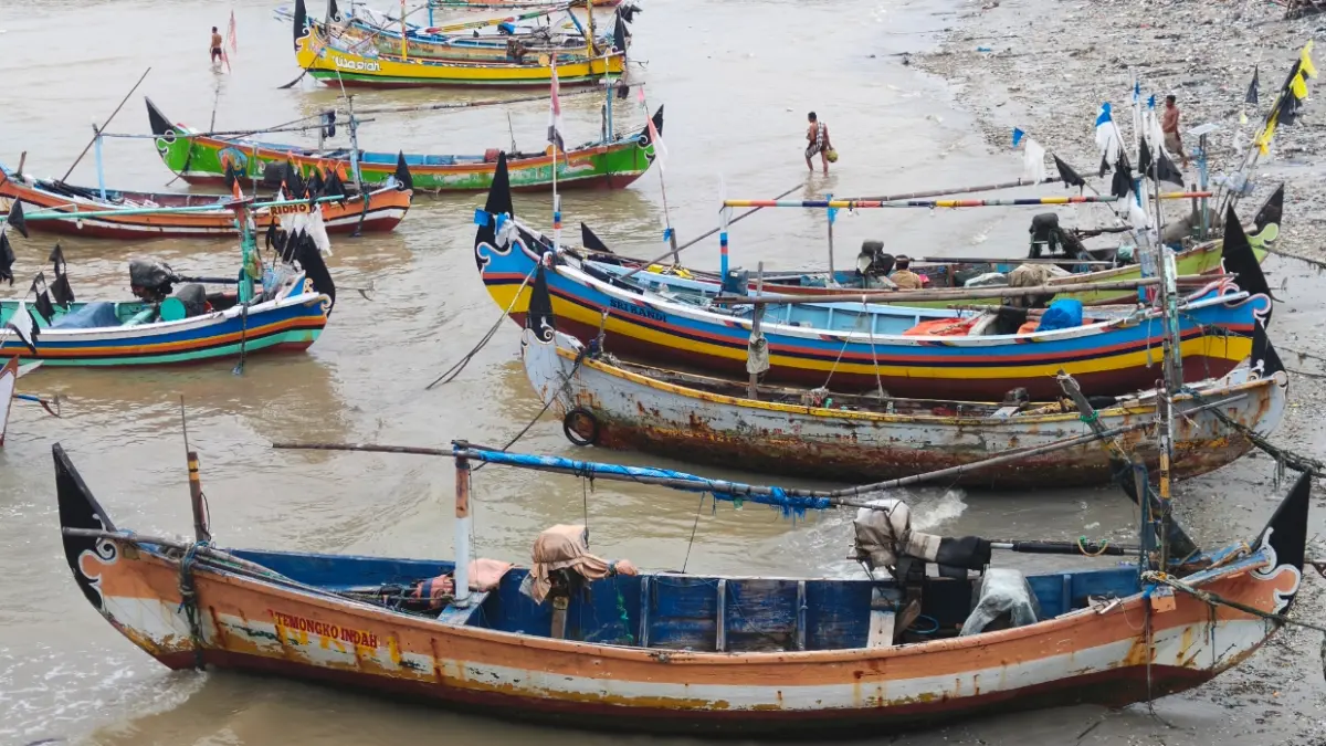 Nelayan di perairan laut Paciran masih berhenti melaut seminggu pasca perayaan Hari Raya Idul Fitri. (IST./RADAR LAMONGAN)