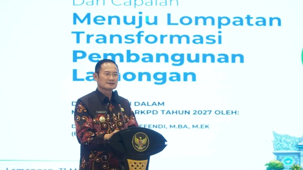 Bupati Lamongan Dr. H. Yuhronur Efendi, MBA, M.Ek saat memaparkan agenda pembangunan di Kabupaten Lamongan. (DOK. HUMAS KOMINFO LAMONGAN/RADAR LAMONGAN)