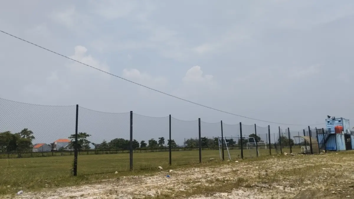 BISA DIGUNAKAN: Training ground untuk tempat latihan sudah selesai pemerataan lapangannya.&nbsp;&nbsp;(Rika Ratmawati/Radar Lamongan) 