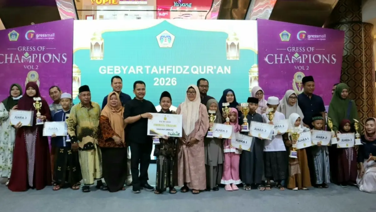 Para pemenang tahfidz Alrquran. (ISTIMEWA/RADAR LAMONGAN)