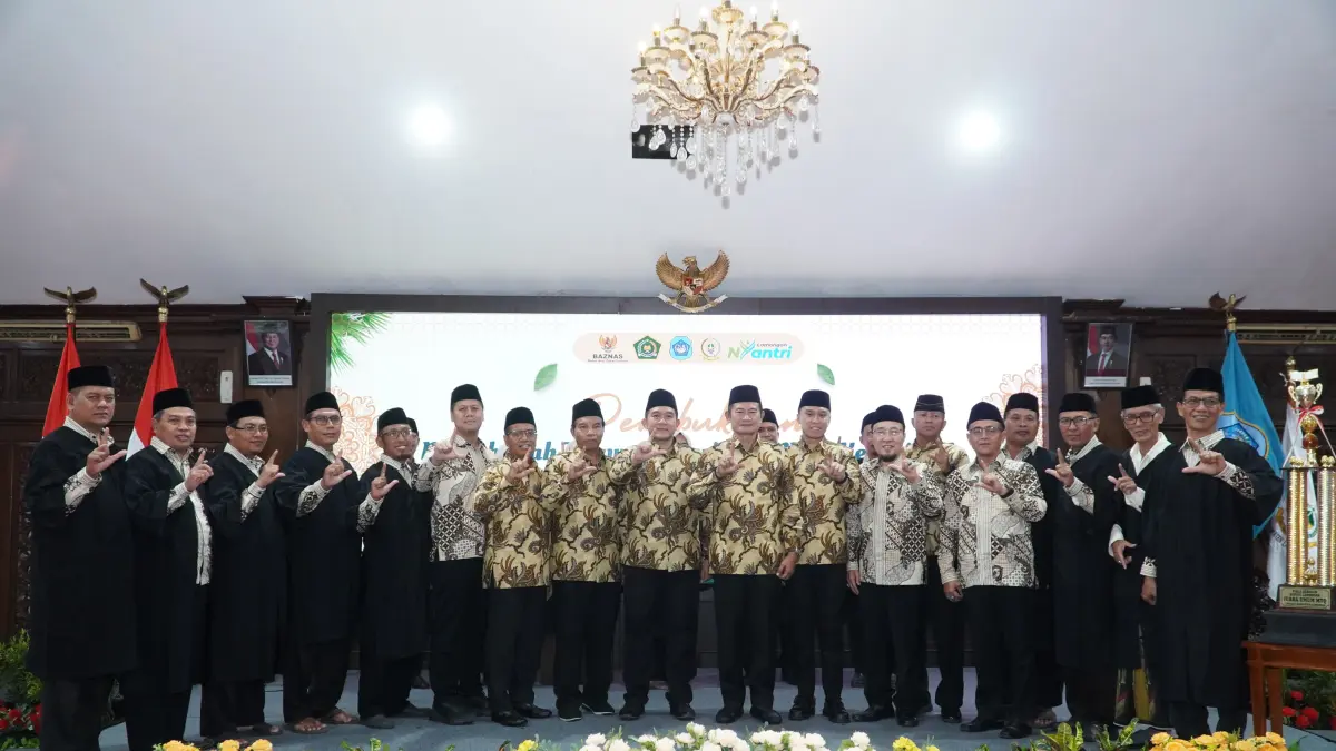 SELAMAT DAN SUKSES: Bupati Yes bersama Wabup Dirham, jajaran forkopimda, juga Ketua LPTQ Kabupaten Lamongan Moh. Nalikan dalam pembukaan MTQ kabupaten.