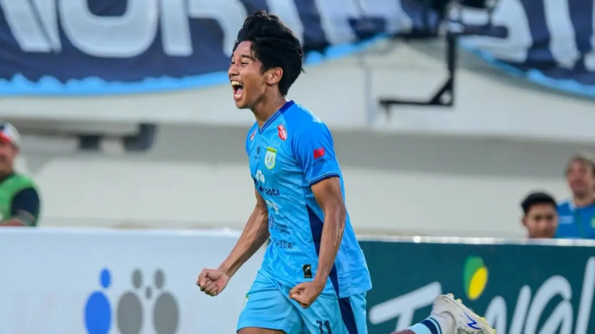 Putra daerah Lamongan, M. Affani Ubaidillah saat merayakan gol ke gawang Persipal. (DOK. PERSELA FC/RDR.LMG)