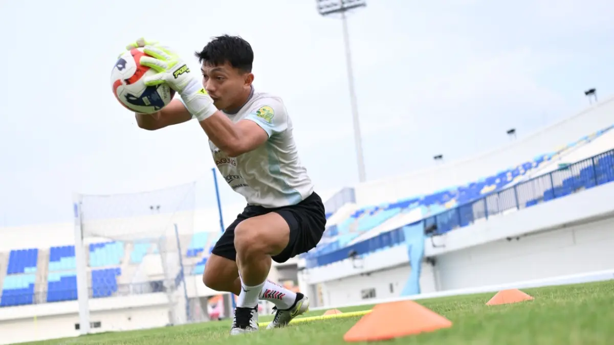 Rafli Mahreza selalu menjadi pilihan utama di bawah mistar Persela. (DOK. PERSELA FC/RADAR LAMONGAN)