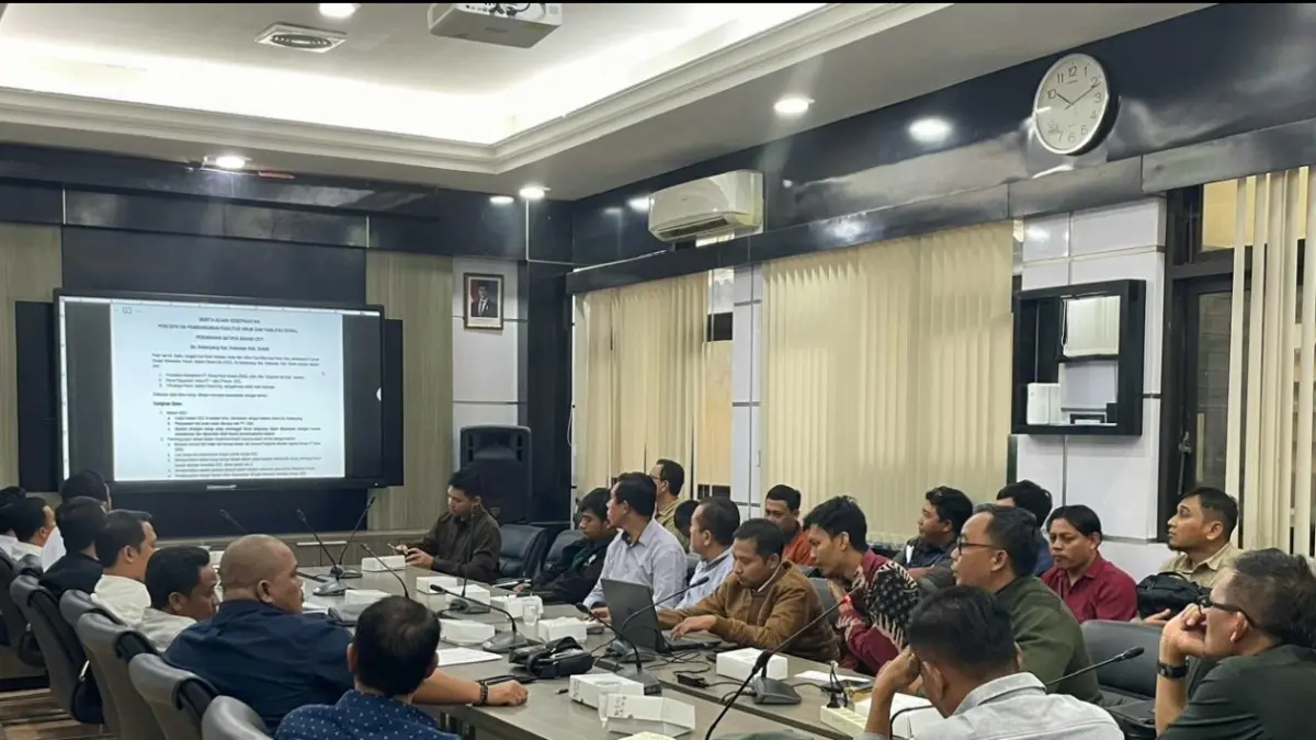 Pembahasan LKPJ APBD 2025 menyoroti isu prasarana, sarana, dan utilitas (PSU). (ISTIMEWA/RADAR LAMONGAN)