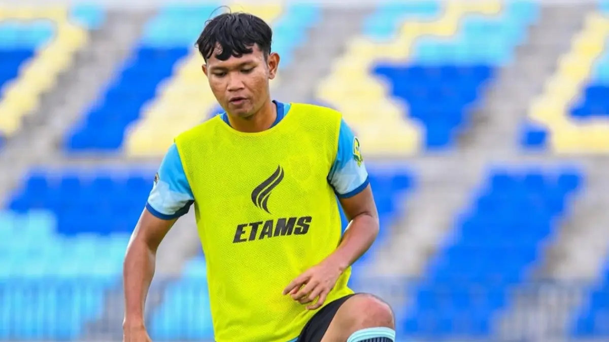 Stoper muda Persela Muhammad Yoga Wahyu Pratama harus menjalani perawatan akibat cedera ACL. (DOK. PERSELA FC/RADAR LAMONGAN)