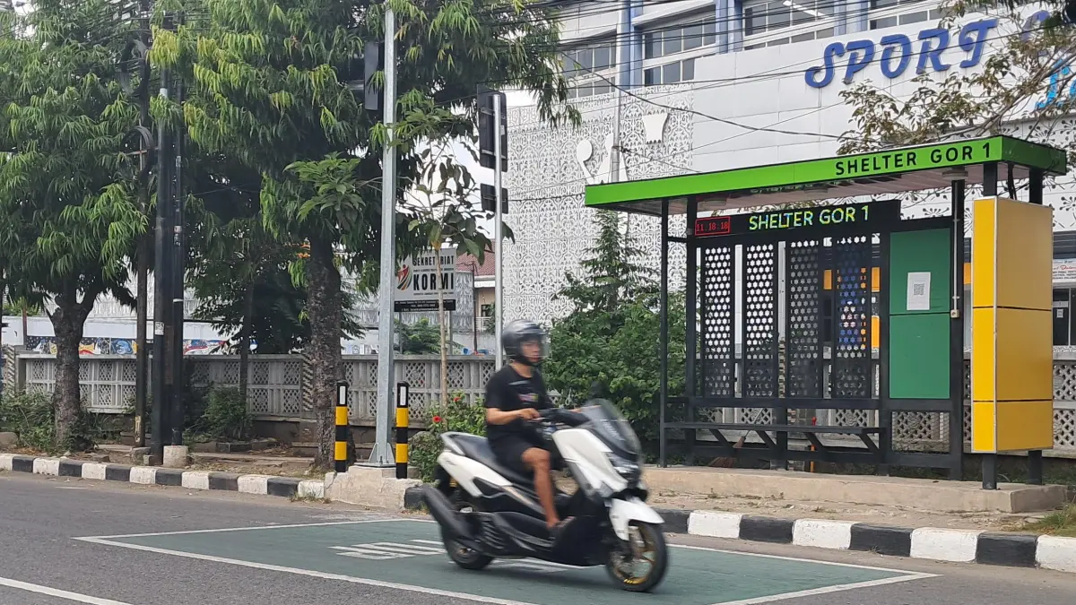 BAKAL DITAMBAH: Shelter yang ada di Jalan Basuki Rahmat Lamongan. Dishub Lamongan tahun ini akan membangun sepuluh shelter baru. (GAMAL A/RDR.LMG)