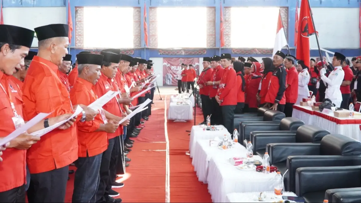 Prosesi pelantikan Pengurus Anak Cabang (PAC) PDI Perjuangan se-Kabupaten Lamongan. (ISTIMEWA/RADAR LAMONGAN)
