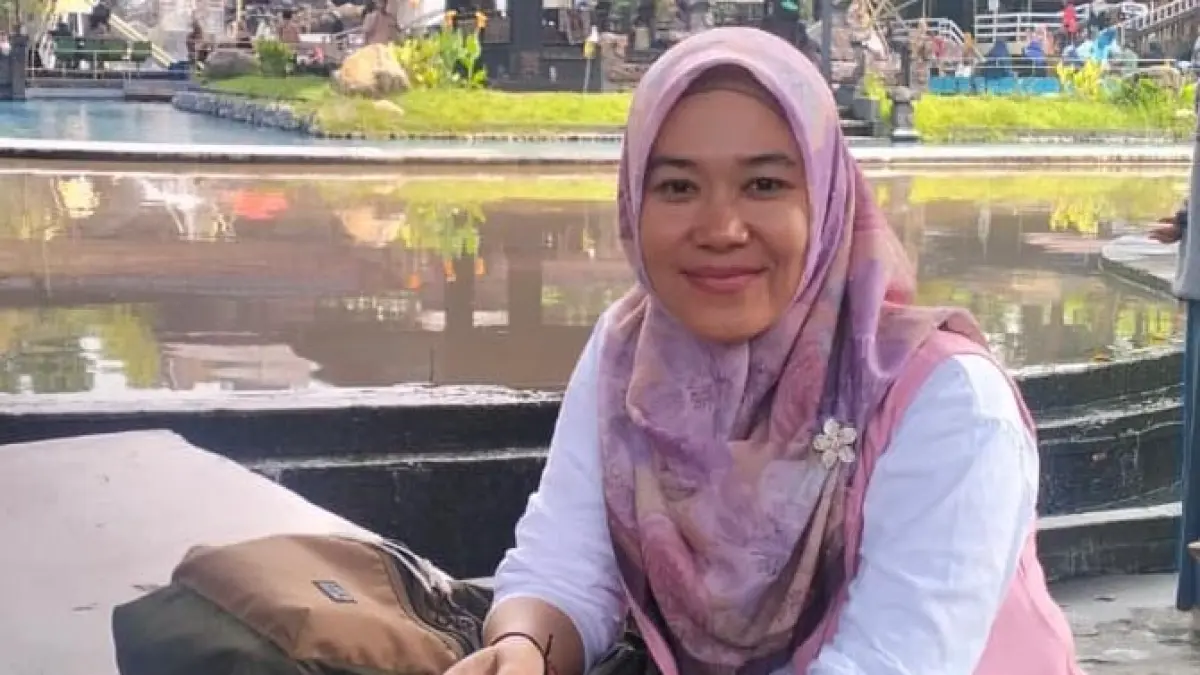 SUKA BACA BUKU: Nurhidayati, S.Pd, ketua IGTKI Kecamatan Deket. (IST/RDR.LMG)