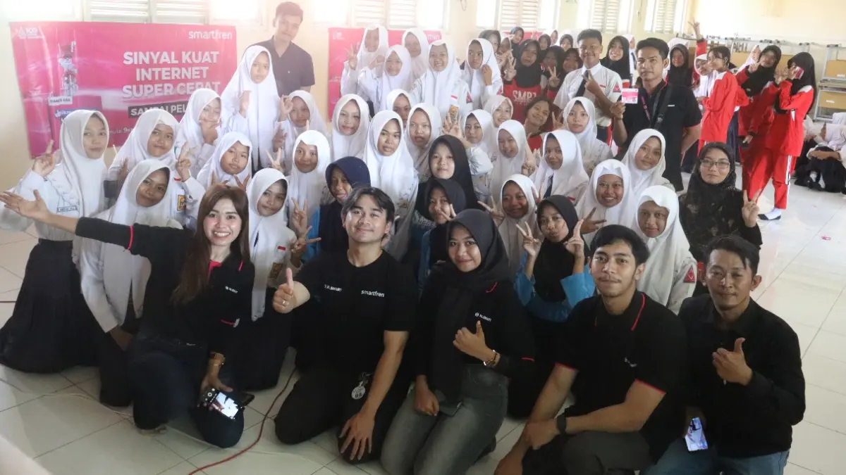 Siswa SMPN 1 Tikung antusias mengikuti pelatihan jurnalistik dan dibekali kuota internet 3gb selama 1 bulan dari XLSmart. (ISTIMEWA/RADAR LAMONGAN)