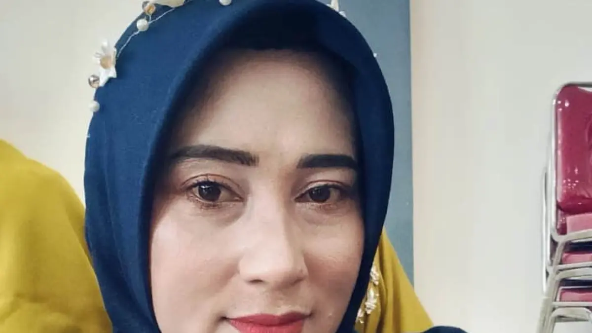 SUKA MEMASAK: Ninik Julaikah S.Pd, ketua IGTKI Mantup. (IST/RDR.LMG) 