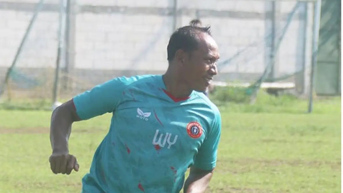 KAYA PENGALAMAN: Wahyudi, legenda kiper Persik, resmi menjadi asisten pelatih penjaga gawang di Persela Lamongan. (RADAR KEDIRI) 