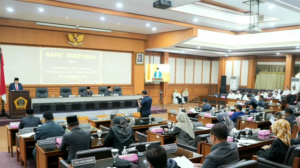 Paripurna LKPJ APBD Kabupaten Gresik tahun 2025. (Istimewa/Radar Lamongan) 