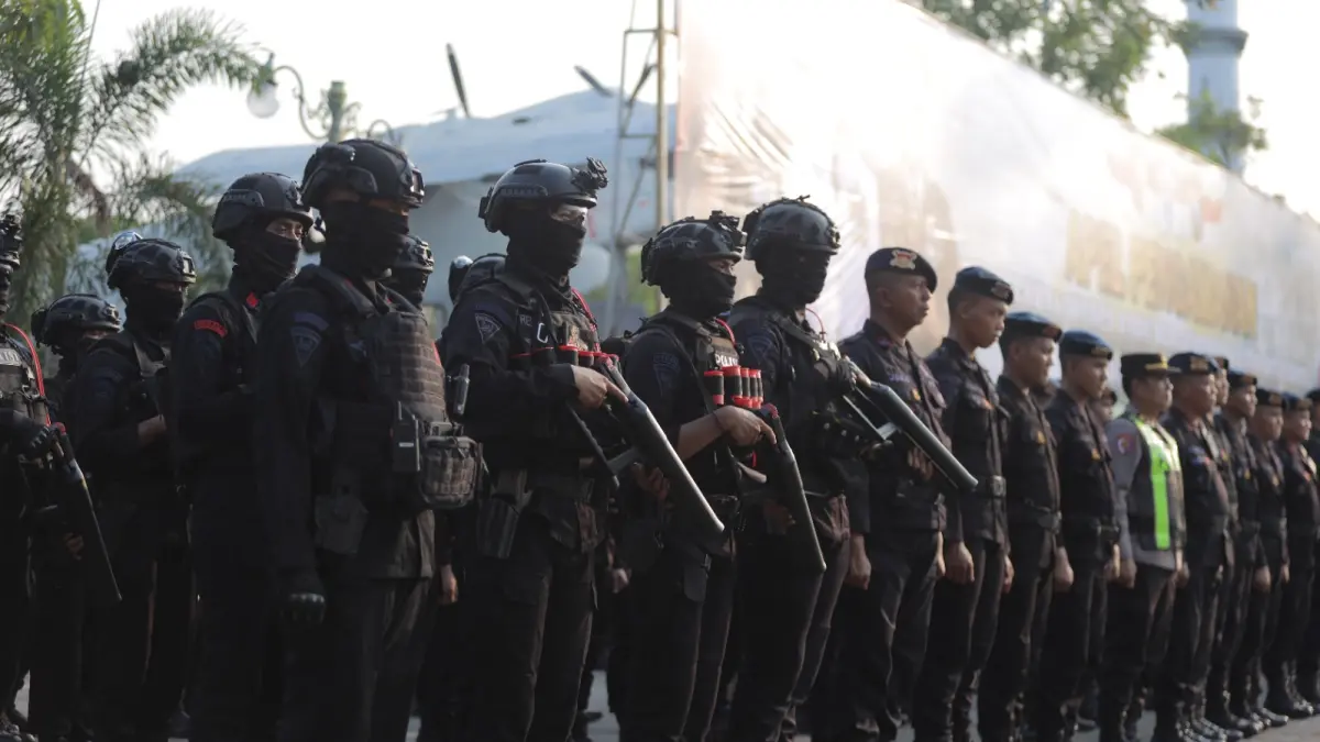 Ribuan personel apel bersama di Alun-alun Lamongan dipimpin jajaran Forkopimda Lamongan. (ISTIMEWA/RADAR LAMONGAN)