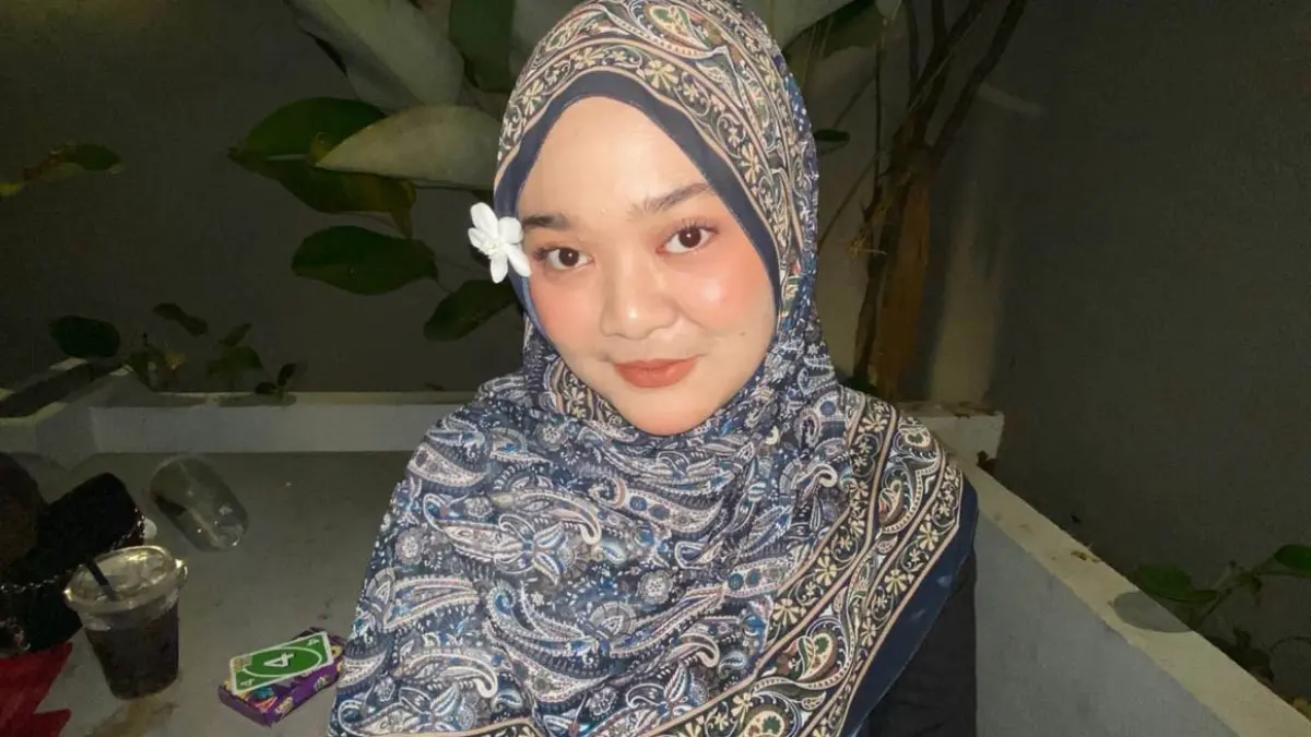 JALANKAN USAHA: Pingky Karunia Putri sibuk menjalankan proyek usaha dari pendanaan Program Pembinaan Mahasiswa Wirausaha (IST/RDR.LMG).&nbsp;