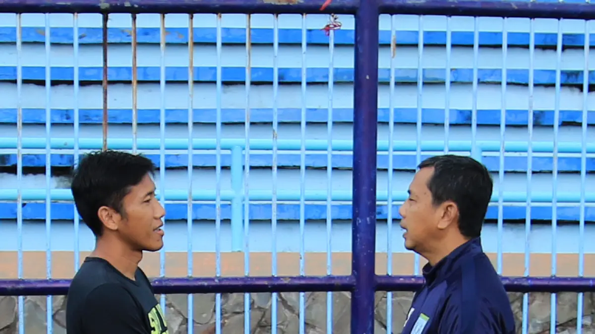 KARIR MELEJIT: Ahmad Bustomi ketika masih menjadi pemain Persela. Dia kini ditunjuk menjadi asisten pelatih timnas U-17. 9DOK/RDR.LMG) 