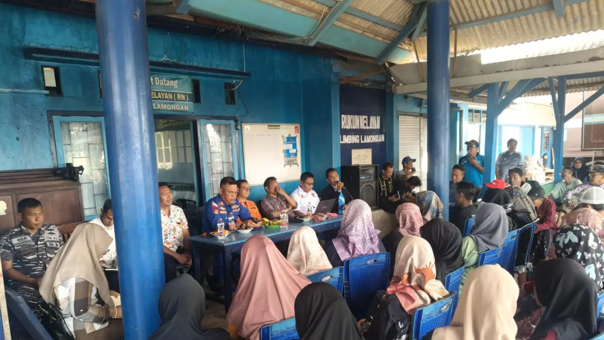 Satpolairud Polres Lamongan meminta keluarga awak kapal untuk tetap tenang, berpikir positif, dan tidak mudah terpengaruh oleh isu atau informasi yang belum jelas kebenarannya. (ISTIMEWA/RADAR LAMONGAN)