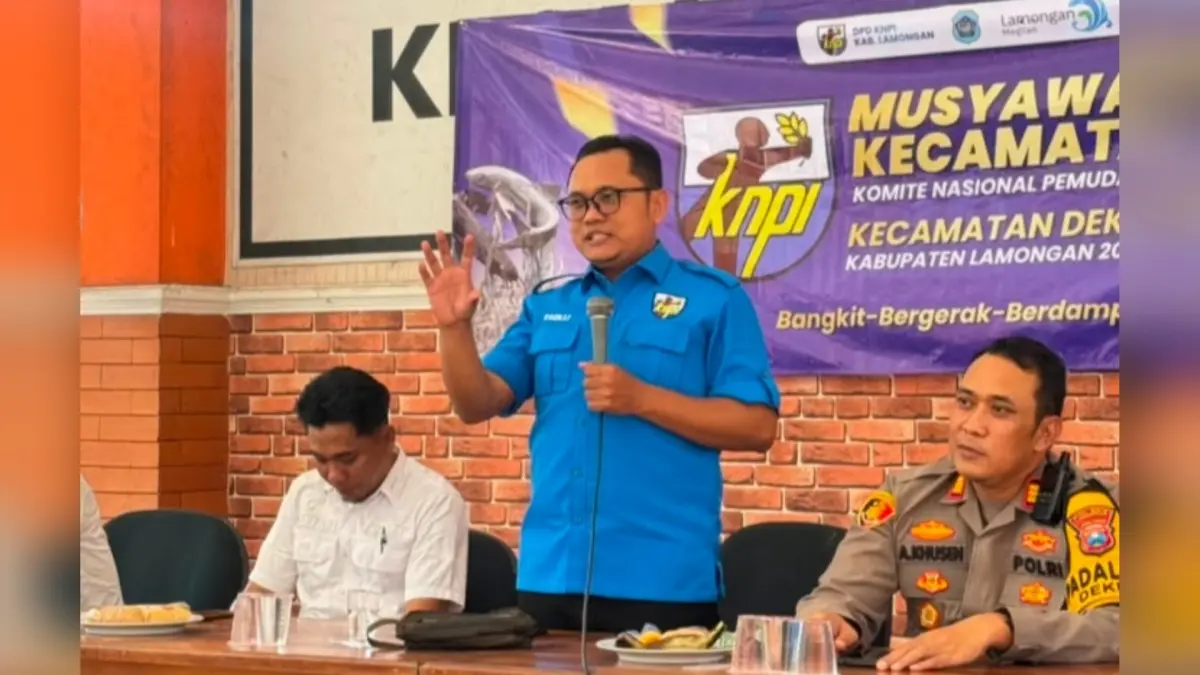 TARGETKAN SEPTEMBER DILANTIK: Ketua DPD KNPI Lamongan, Imam Fadlli, memimpin tim menggelar muscam.&nbsp;(Istimewa/Radar Lamongan) 