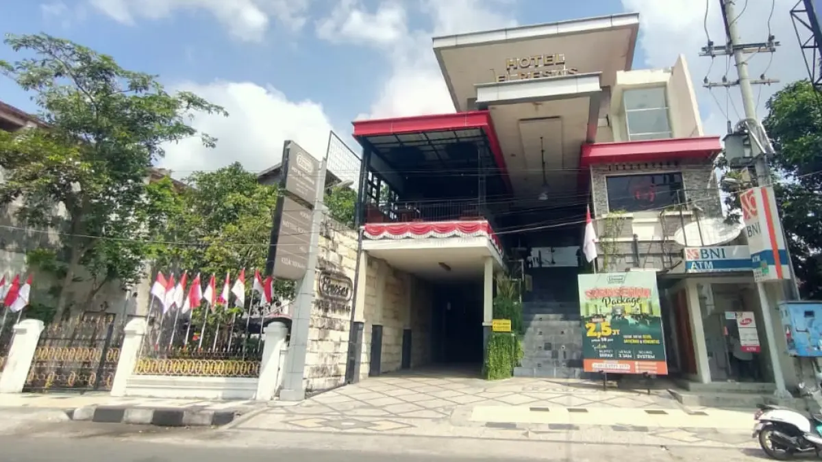 Dari 25 penginapan di Lamongan, hanya satu yang berstatus hotel berbintang. (AHMAD ASIP/RADAR LAMONGAN)
