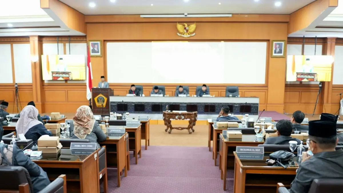 TERUS BERBENAH : Selama penyusunan KUPA - PPAS APBD 2026, DPRD Kabupaten Gresik mengusulkan penambahan program - program vital di sektor layanan dasar. (DOK DPRD KABUPATEN GRESIK) 