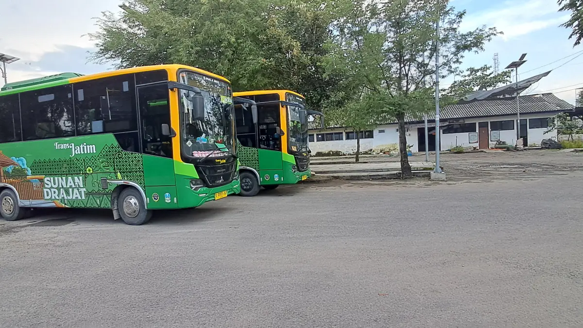 BAKAL DIPERLUAS: Bus Trans Jatim di Terminal Lamongan. Setelah koridor Lamongan — Paciran, kini diwacanakan ada koridor Lamongan — Mojokerto.&nbsp;(Gamal A/Radar Lamongan) 