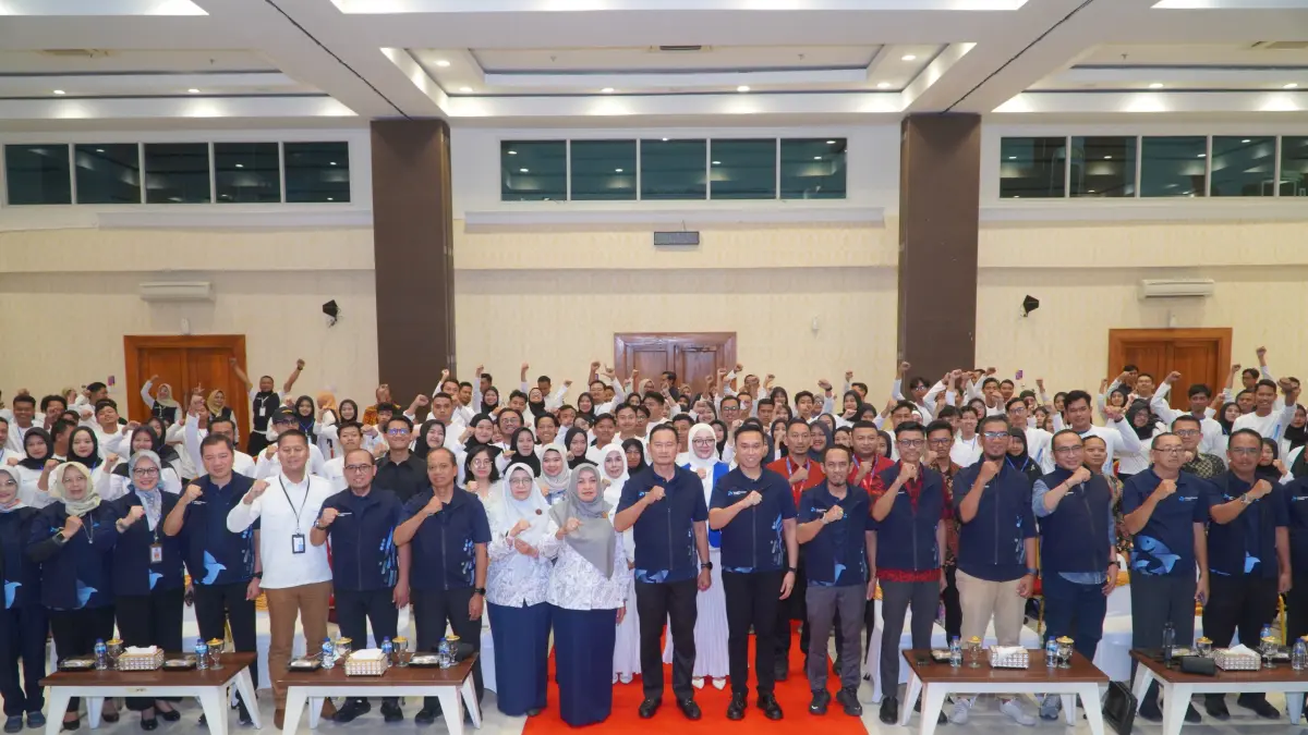 Bupati Yes beserta jajaran foto bersama peserta Megpreneur 2026 saat pembukaan offline session, Rabu (26/8). (DOK. HUMAS KOMINFO LAMONGAN/RDR.LMG)
